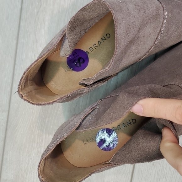 Lucky Brand "Like New"Fahmida Taupe/Fawn Ankle Suede Booties shoes sz 8.5 - Picture 13 of 14